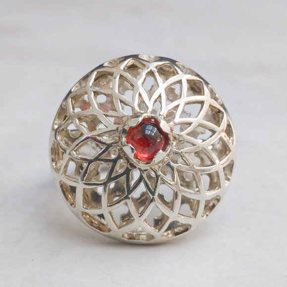 Vintage Sterling Mandala Dome Ring w/ Garnet Cab • Adjustable Size 6-8 - Picture 3 of 9